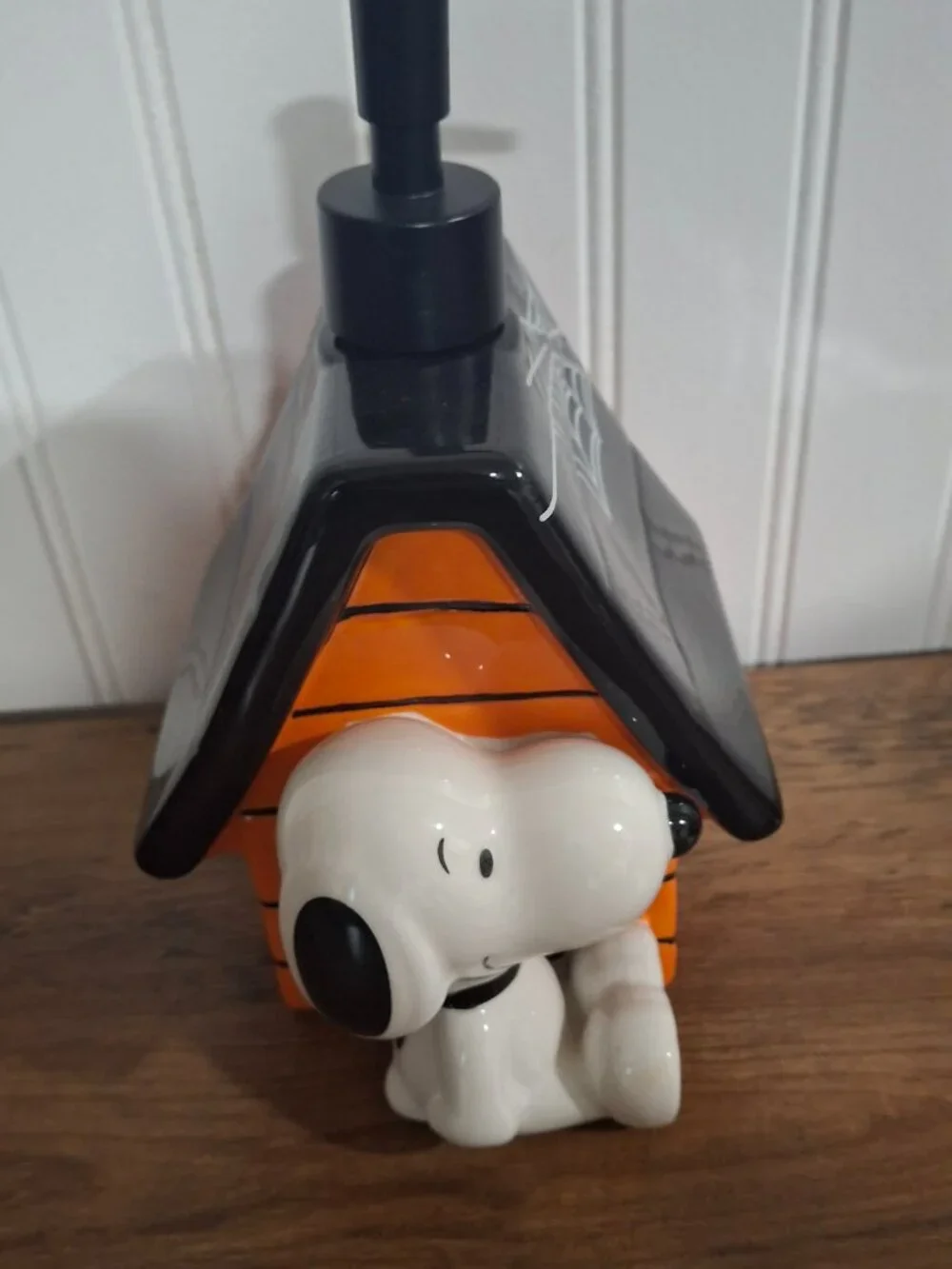 New Peanuts Halloween Ceramic Soap Lotion Dispenser Snoopy Dog House
